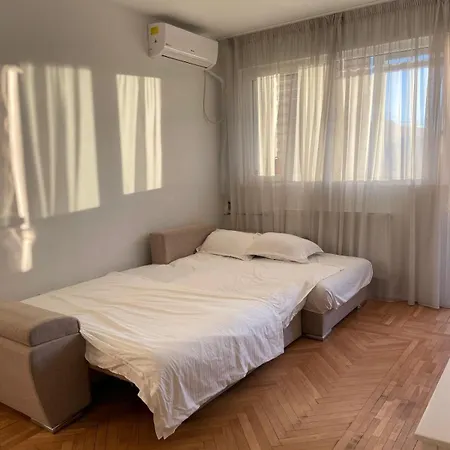 Апартаменти Campalaluna Cozy - Kids Friendly Бухарест
